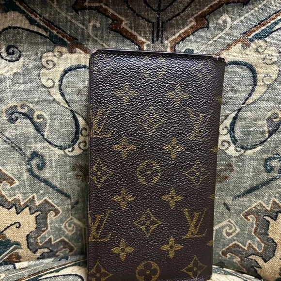 Louis Vuitton Brown Monogram Card Holder - Picture 2 of 6